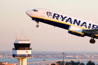 Νέα επίθεση Ryanair στην Fraport: «Σχεδιάζει να αυξήσει 390% τα τέλη στο αεροδρόμιο Καλαμάτας»