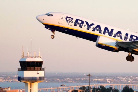 Νέα επίθεση Ryanair στην Fraport: «Σχεδιάζει να αυξήσει 390% τα τέλη στο αεροδρόμιο Καλαμάτας»