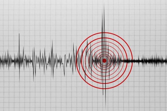 Τριπλή σεισμική δόνηση στην Εύβοια, 5,2 Ρίχτερ η ισχυρότερη – Ταρακουνήθηκε και η Αττική
