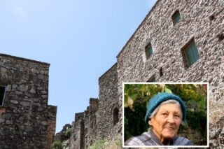 Ανάβατος Χίου: Πέθανε η «κυρα-Σμαράγδα», η τελευταία κάτοικος του ατμοσφαιρικού μεσαιωνικού χωριού [εικόνες – βίντεο]