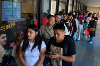 Ισπανία: Πάνω από ένα εκατ. οι αιτήσεις μεταναστών για νομιμοποίηση – Σάντσεθ: «Καλή απόφαση για την οικονομία μας»