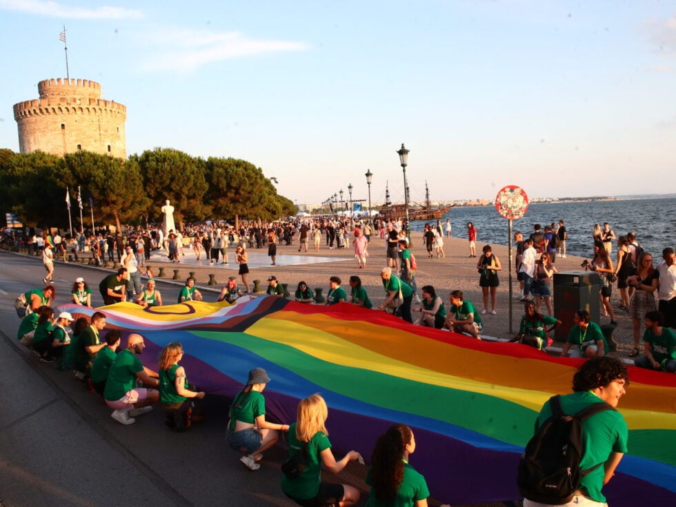 Thessaloniki Pride: Μεγάλη πορεία στο κέντρο της πόλης – Κεντρικό μήνυμα: «Σπάσε τον Κώδικα» [εικόνες – βίντεο]