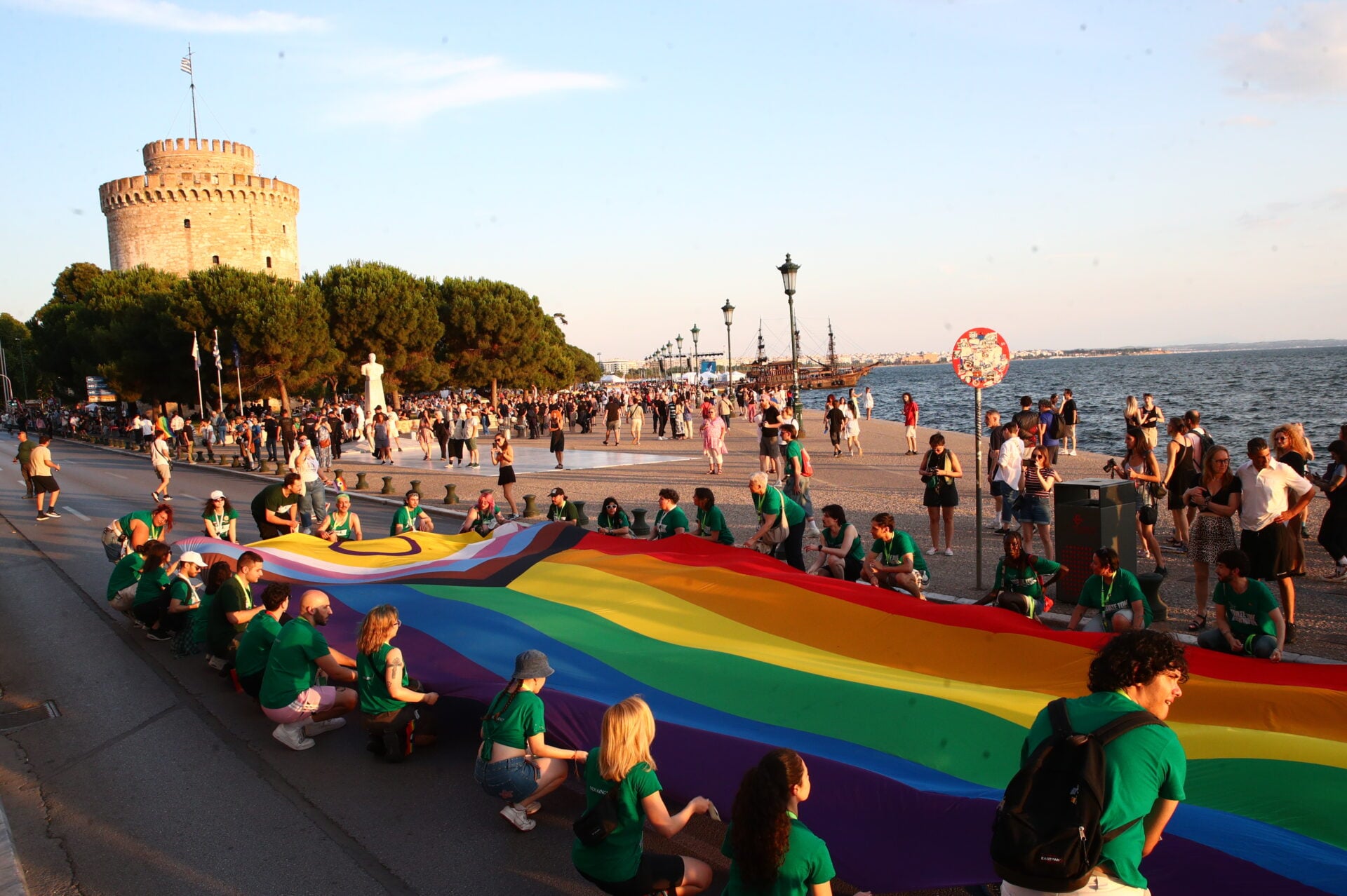 Thessaloniki Pride: Μεγάλη πορεία στο κέντρο της πόλης – Κεντρικό μήνυμα: «Σπάσε τον Κώδικα» [εικόνες – βίντεο]