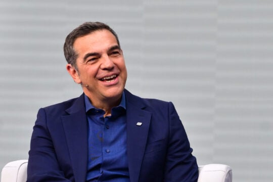 Απάντηση Τσίπρα σε Μητσοτάκη για τα… διπλώματα: «Εκείνος δεν θα μπορούσε να οδηγεί ούτε πατίνι»