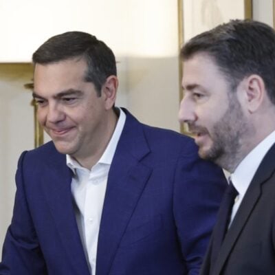 Πρόταση για ανατροπή του Μητσοτάκη