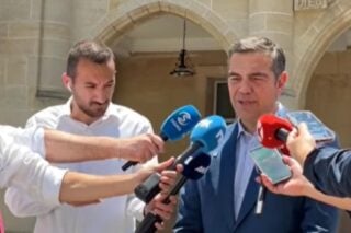 Τσίπρας – Χριστοδουλίδης στην Κύπρο: «Πρέπει να επανεκκινήσουν οι συνομιλίες για το Κυπριακό από εκεί όπου σταμάτησαν»