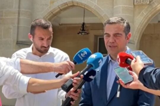Τσίπρας – Χριστοδουλίδης στην Κύπρο: «Πρέπει να επανεκκινήσουν οι συνομιλίες για το Κυπριακό από εκεί όπου σταμάτησαν»