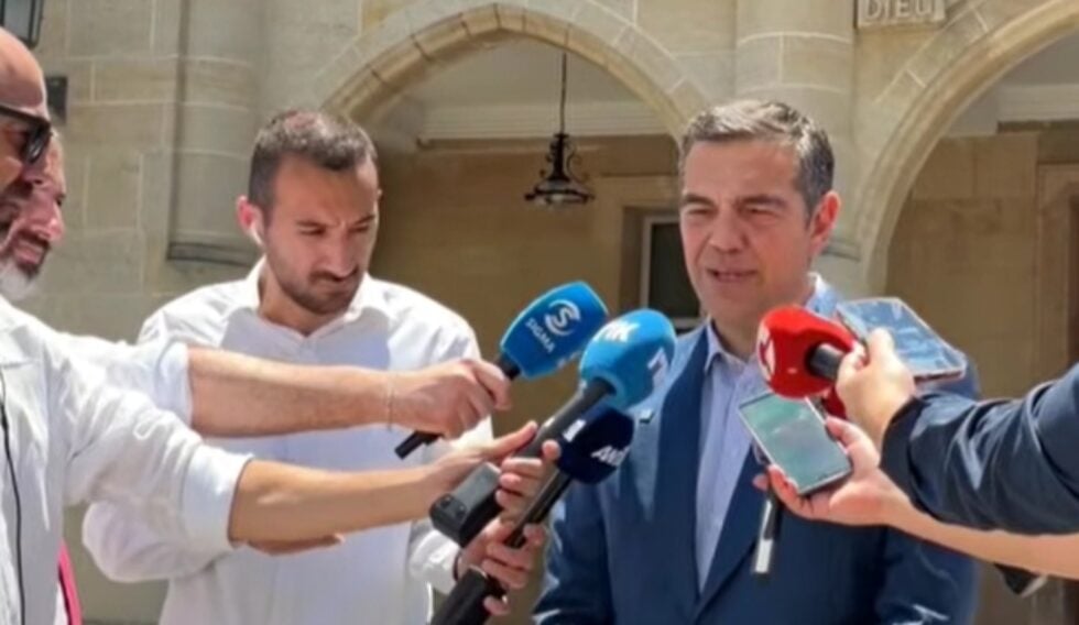 Τσίπρας – Χριστοδουλίδης στην Κύπρο: «Πρέπει να επανεκκινήσουν οι συνομιλίες για το Κυπριακό από εκεί όπου σταμάτησαν»