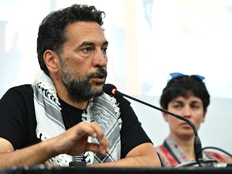 Ανατριχιαστική περιγραφή Έλληνα ακτιβιστή στο Al Jazeera: «52 ώρες σε ένα ισραηλινό πλοίο – φυλακή»