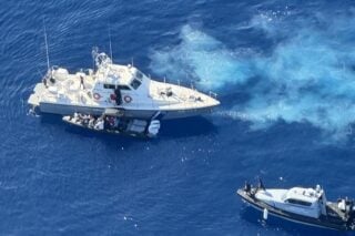 Ταχύπλοο από την Τουρκία «γκάζωσε» μεταξύ Χίου και Νάξου – Καταδίωξη θρίλερ από το Λιμενικό [εικόνες – βίντεο]