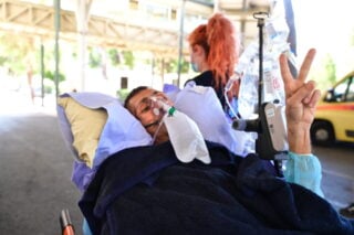 Προσφυγικά: Εκτάκτως στη ΜΕΘ του Ευαγγελισμού ο απεργός πείνας Αριστοτέλης Χαντζής