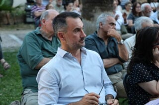 Χαρίτσης για τροπολογία ΥΠΟΙΚ: «Φέρατε ρύθμιση κομμένη και ραμμένη στα μέτρα των τραπεζών και των funds»