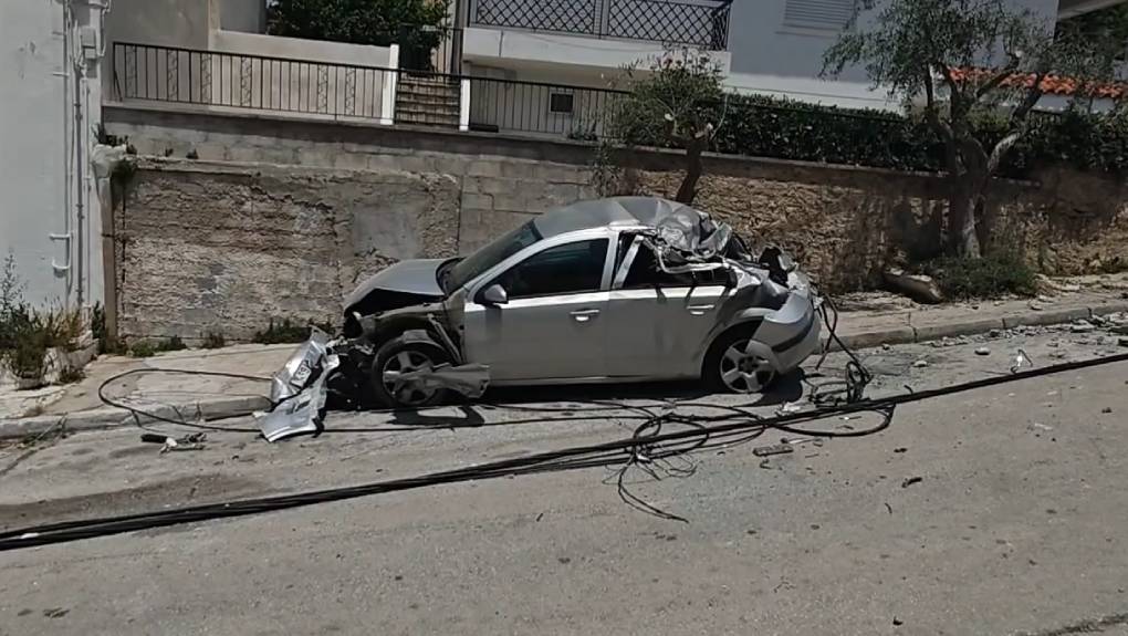 Απίστευτες εικόνες στην Ηλιούπολη: Φορτηγό καταπλάκωσε τέσσε