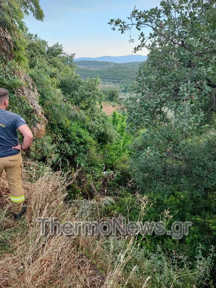 Αιτωλοακαρνανία: ΙΧ με μητέρα και παιδί έπεσε σε γκρεμό 30 μέτρων στο Θέρμο [εικόνες]