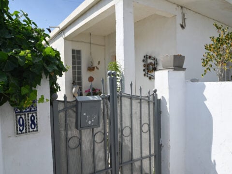 Διπλή δολοφονία στο Αίγιο: Νέα στοιχεία μετά την έρευνα στο σπίτι – Αύριο η κηδεία των δύο θυμάτων