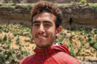 Τραγικό θάνατο βρήκε ο «Spiderman της Υεμένης» – Η στιγμή της πτώσης του σε ηφαιστειακό κρατήρα [βίντεο]