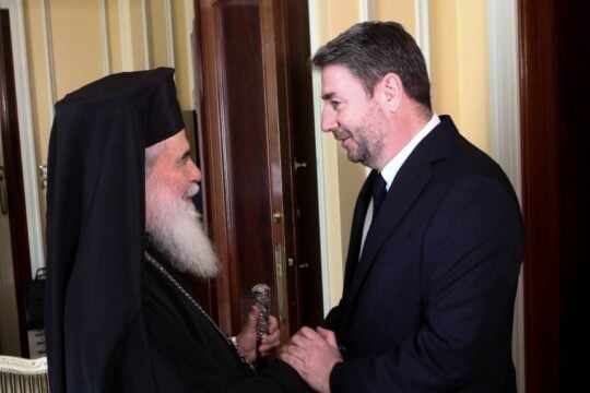 Ανδρουλάκης σε Πατριάρχη Ιεροσολύμων: «Είμαστε στο πλευρό σας για την υπεράσπιση του νομικού καθεστώτος των Αγίων Τόπων»