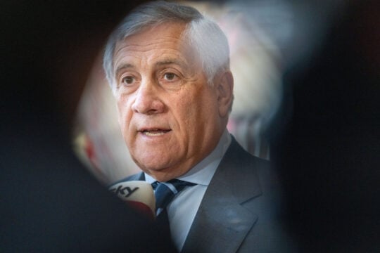 Χαλαρός Αντόνιο Ταγιάνι: «Ο πόλεμος στο Ιράν δεν μας αφορά»