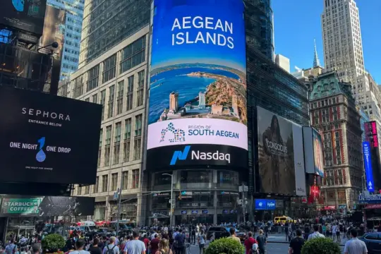 Στην… Times Square τα νησιά του Νοτίου Αιγαίου: Παγκόσμια προβολή μέσω του Μουντιάλ 2026