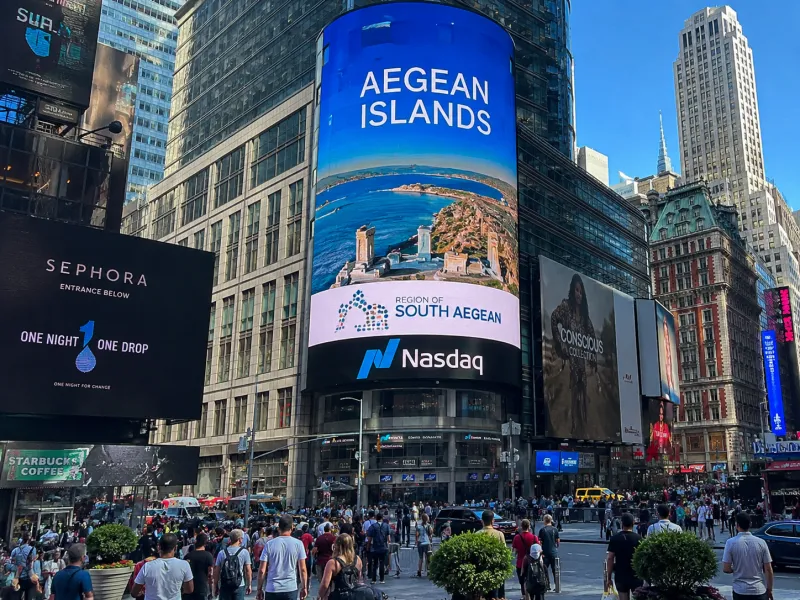 Στην… Times Square τα νησιά του Νοτίου Αιγαίου: Παγκόσμια προβολή μέσω του Μουντιάλ 2026