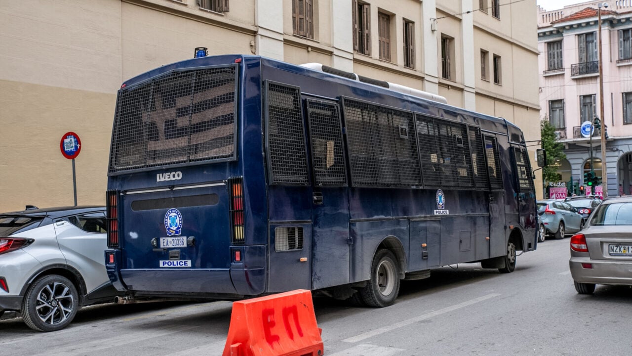 Γαλάζιες ακρίδες στο κύκλωμα πολεοδομίας: Μonopoly διαφθοράς με πλοκάμια από Εκάλη μέχρι Μύκονο