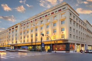 Ideal Holdings: Τα επόμενα σχέδια για Attica Πολυκαταστήματα και Μπάρμπα Στάθης