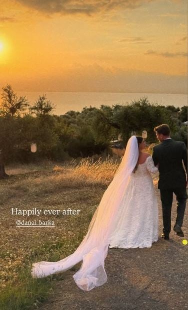 Η Δανάη Μπάρκα παντρεύτηκε στη Μάνη τον αγαπημένο της Φάνη Μπότση [εικόνες]