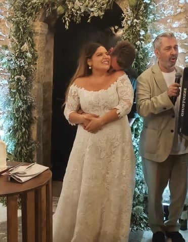 Η Δανάη Μπάρκα παντρεύτηκε στη Μάνη τον αγαπημένο της Φάνη Μπότση [εικόνες]