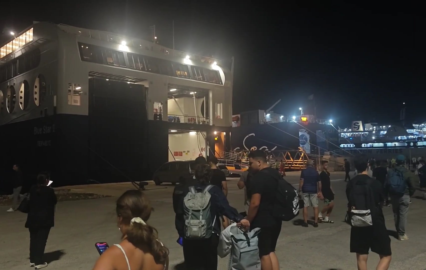 Λήξη συναγερμού στο Λαύριο: Πολύωρη ταλαιπωρία των επιβατών στο «Blue Star 2» έπειτα από τηλεφώνημα για βόμβα