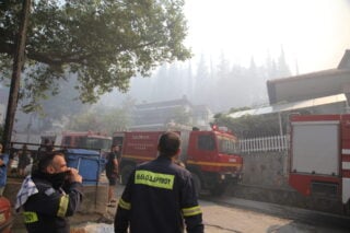 Φωτιά στο Δερβένι Θεσσαλονίκης – 112 για εκκένωση