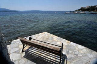 Δημοσκόπηση Alco: Λιγότεροι Έλληνες θα πάνε φέτος διακοπές – Σε χειρότερη οικονομική κατάσταση ένας στους δύο