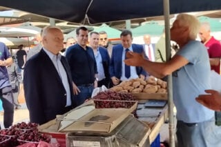 Τα άκουσαν Πλεύρης και Αδριανός στο Άργος; «Τώρα μας θυμηθήκατε που έρχονται εκλογές» – «Σκάνδαλα, σκάνδαλα, σκάνδαλα» [βίντεο]