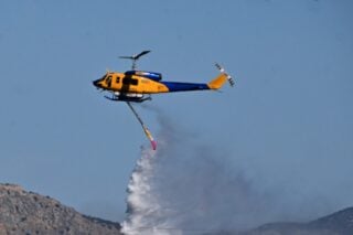 Τρία πύρινα μέτωπα σε Σπάτα και Βοιωτία – Μηνύματα 112, μεγάλη κινητοποίηση της Πυροσβεστικής [βίντεο]