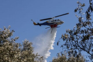 Φωτιά στη Βρία Κατερίνης – Στη μάχη τρία εναέρια μέσα