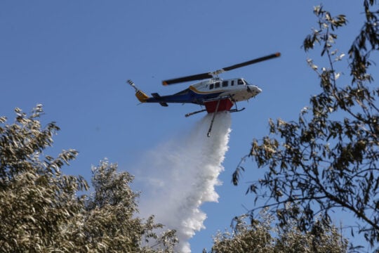 Φωτιά στη Βρία Κατερίνης – Στη μάχη τρία εναέρια μέσα