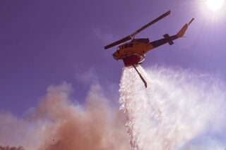 Μαίνεται η φωτιά σε δάσος στην Εύβοια – Εκκενώθηκαν δύο οικισμοί, μεγάλη κινητοποίηση της πυροσβεστικής