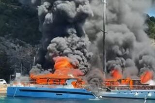 Φωτιά σε σκάφος στους Παξούς / corfu tv news