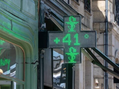 Politico: Τρεις λόγοι που ο καύσωνας βασανίζει τόσο τους Ευρωπαίους – Έως 45 βαθμοί στην Ισπανία, 43 στη Γαλλία