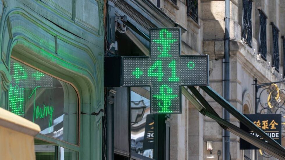 Politico: Τρεις λόγοι που ο καύσωνας βασανίζει τόσο τους Ευρωπαίους – Έως 45 βαθμοί στην Ισπανία, 43 στη Γαλλία
