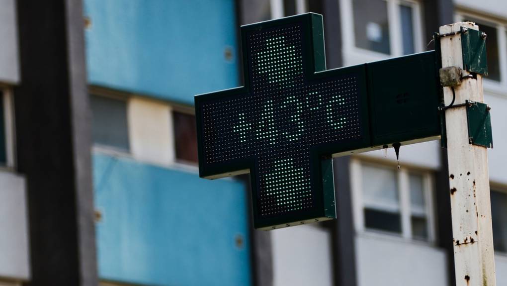 «Ωμέγα Μπλοκ»: Το φαινόμενο που προκαλεί τον φονικό καύσωνα στην Ευρώπη – 46 νεκροί από πνιγμό [εικόνες – βίντεο]