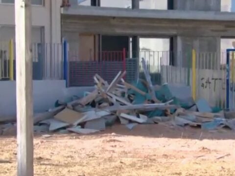 Γκρεμίζουν βρεφονηπιακό σταθμό στον Γέρακα / MEGA / Glomex