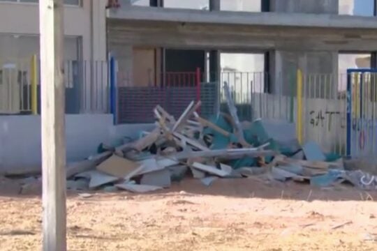 Γκρεμίζουν βρεφονηπιακό σταθμό στον Γέρακα / MEGA / Glomex