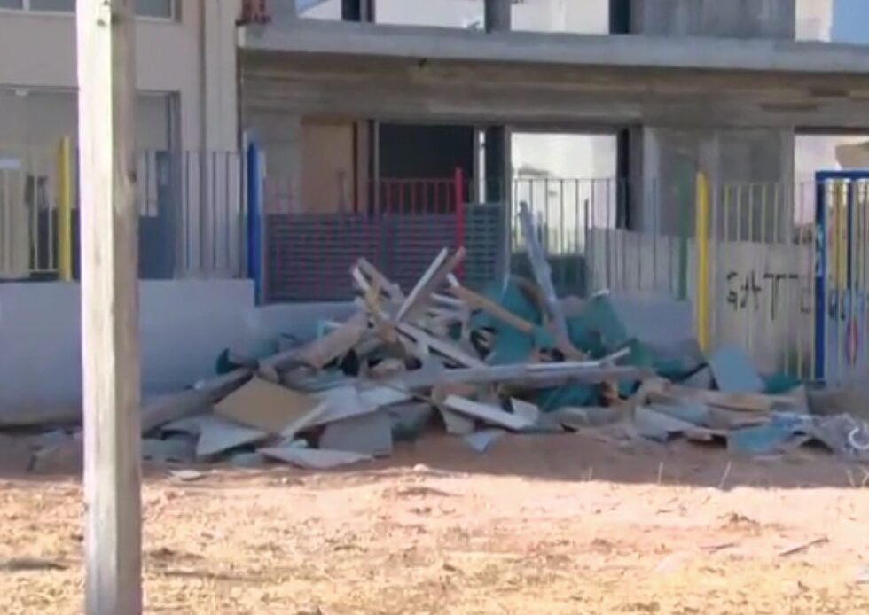 Γκρεμίζουν βρεφονηπιακό σταθμό στον Γέρακα / MEGA / Glomex