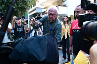 Ο Αλέξανδρος Γιωτόπουλος μεταφέρεται στις φυλακές Κορυδαλλού, μετά την απόφαση του Αρείου Πάγου [εικόνες – βίντεο]