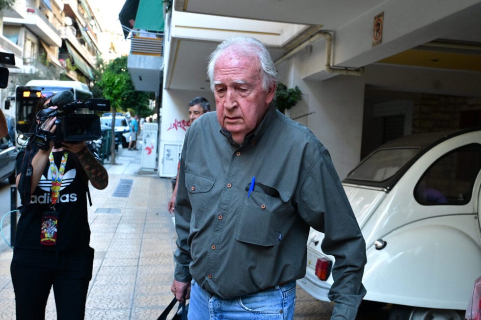 Ο Αλέξανδρος Γιωτόπουλος μεταφέρεται στις φυλακές Κορυδαλλού, μετά την απόφαση του Αρείου Πάγου [εικόνες – βίντεο]