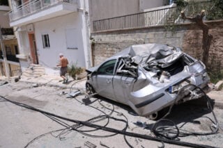 «Ντόμινο» οχημάτων στην Ηλιούπολη: Πώς έγινε το πρωτοφανές τροχαίο – Η τρελή πορεία του φορτηγού [βίντεο]