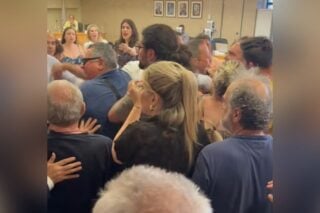 Σε ρινγκ μετατράπηκε το δημοτικό συμβούλιο Ηλιούπολης / ilioupolitimes.gr
