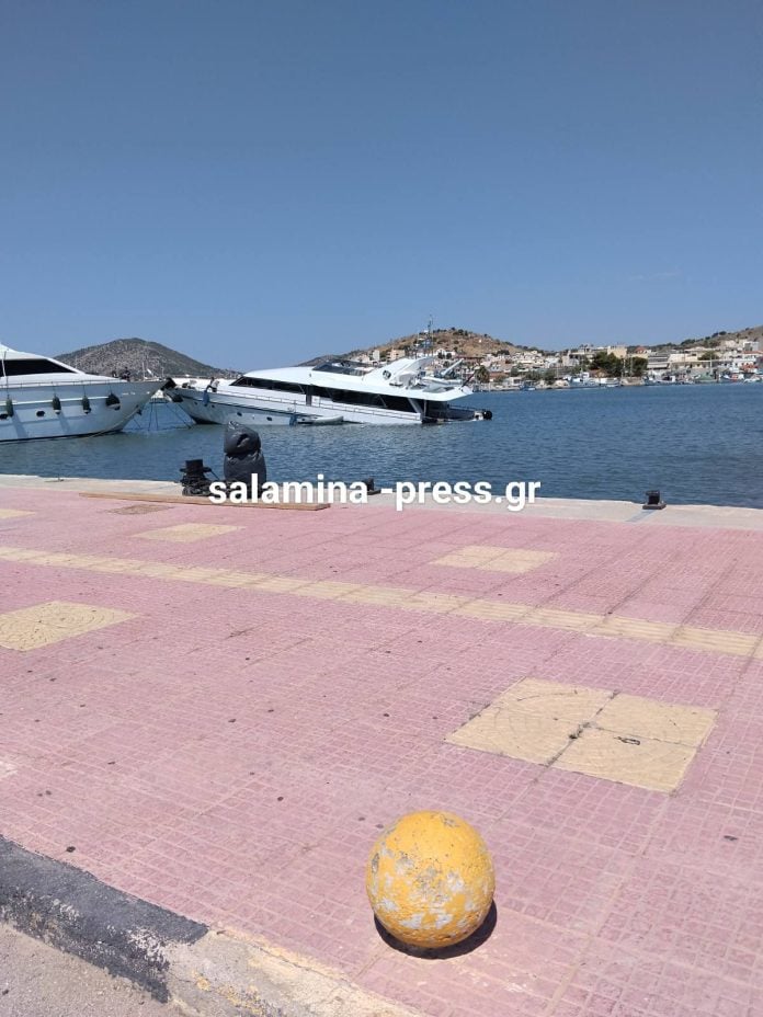 Μερική βύθιση θαλαμηγού στη Σαλαμίνα: Επιχείρηση του Λιμενικού [εικόνες – βίντεο]