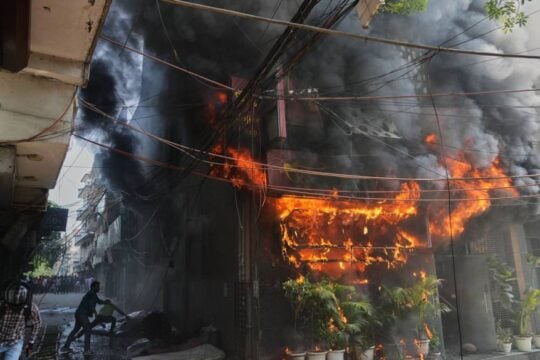 Τραγωδία στην Ινδία: 21 νεκροί από πυρκαγιά σε ξενοδοχείο – Άνθρωποι πήδηξαν στο κενό [βίντεο – εικόνες]