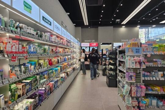 Η Ευρωπαϊκή Ένωση Καταναλωτών καταγγέλλει ότι η απλοποίηση για τα χημικά επηρεάζει και τα καλλυντικά